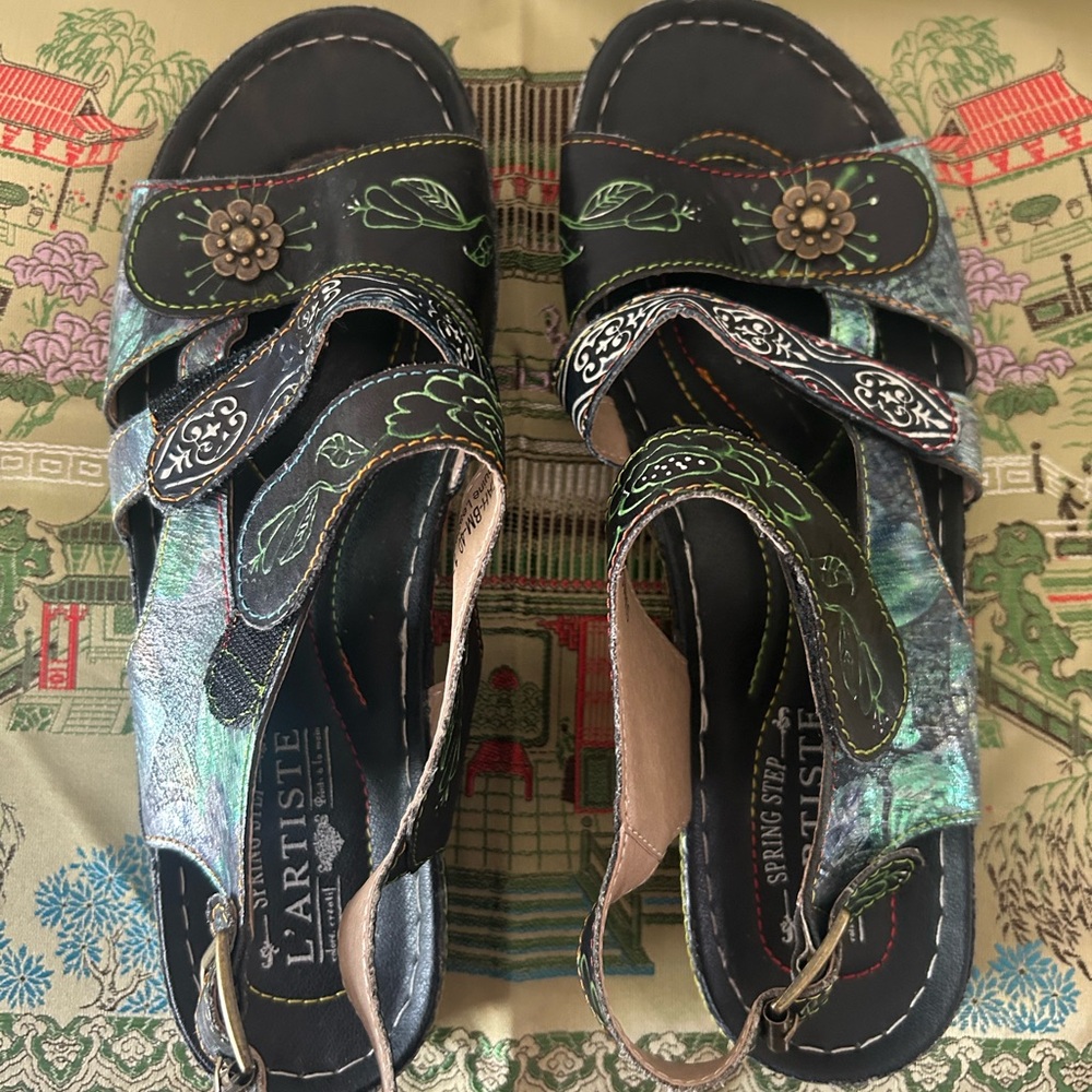 L'ATISTE Black and Green Floral Sandals